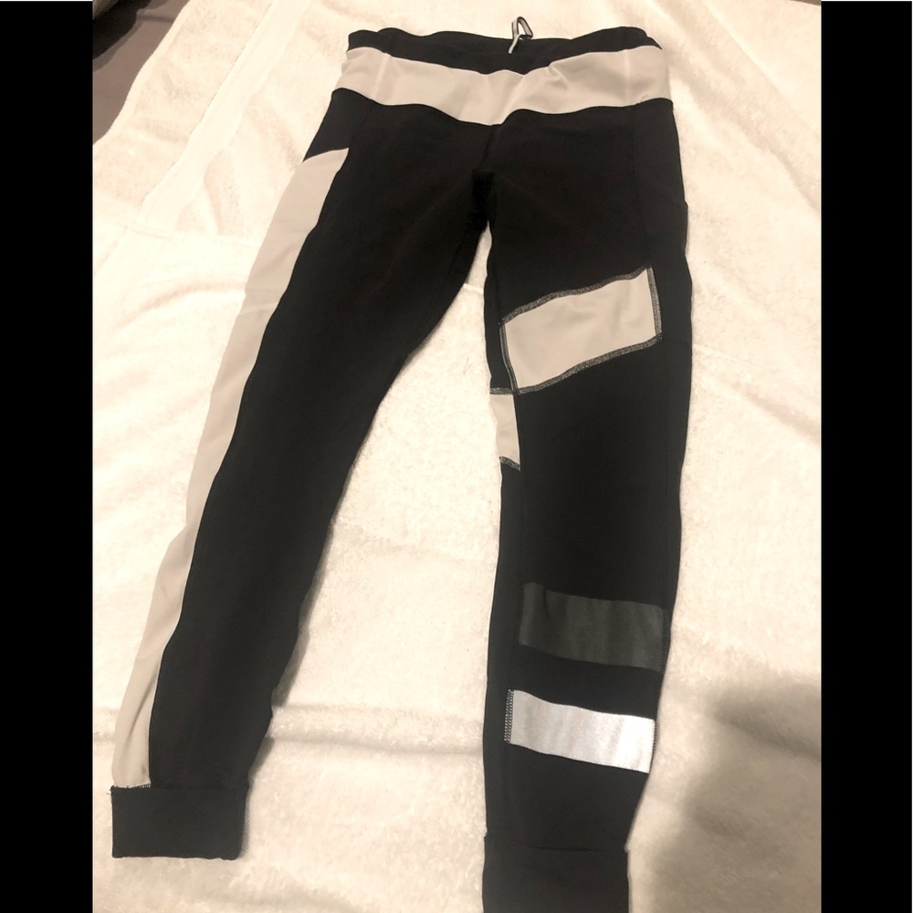 LULULEMON black reflective leggings -sz8